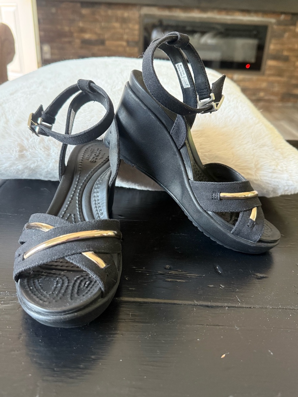 CROCS Leigh II Metalblock Wedge Sandals